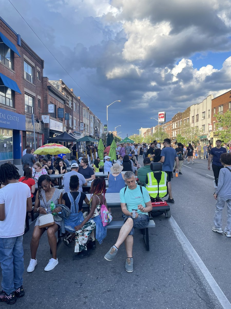 cherylbenson's tweet image. #TasteOfTheDanforth smells good ☺️#GreekTown #Toronto