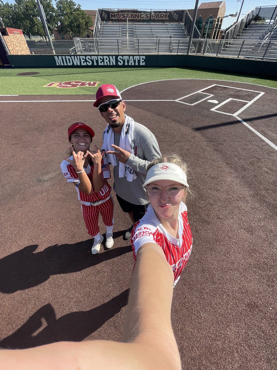 Had a blast at the <a href="/MSUTexasSB/">Midwestern State Softball</a> camp! Thank you <a href="/Coach_AVazquez/">Apdiel Vazquez</a> and @CoachBTalley for having me out and giving me the opportunity to showcase my skills!! @_bryleeholmes_ <a href="/HtxGold/">Texas Strike Force HTX Brown</a>