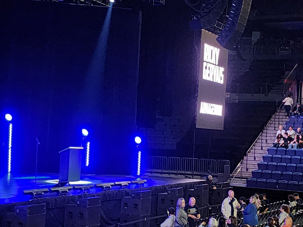 LilithAversa's tweet photo. Ready for @rickygervais 

#rickygervais #Montréal https://t.co/t6lIT3hJrR