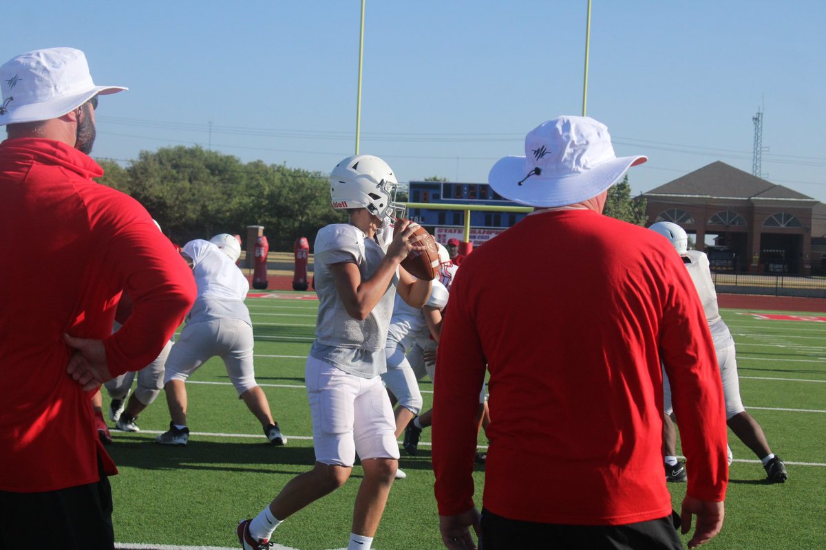 HeritageFtball's tweet photo. A very busy 24hrs the Jags

-Varsity Retreat last night
-Inter squad scrimmages
-Dad’s 7v7
-Pep Rally
-Watermelon Social
-Picture Day

Thank you to all of our parents and supporters for helping us do what we do! Enjoy some pics from today!

📸-@saelahrulo 

#FIGHT #WAR #GD2BAJ https://t.co/KyLrOWMMnk