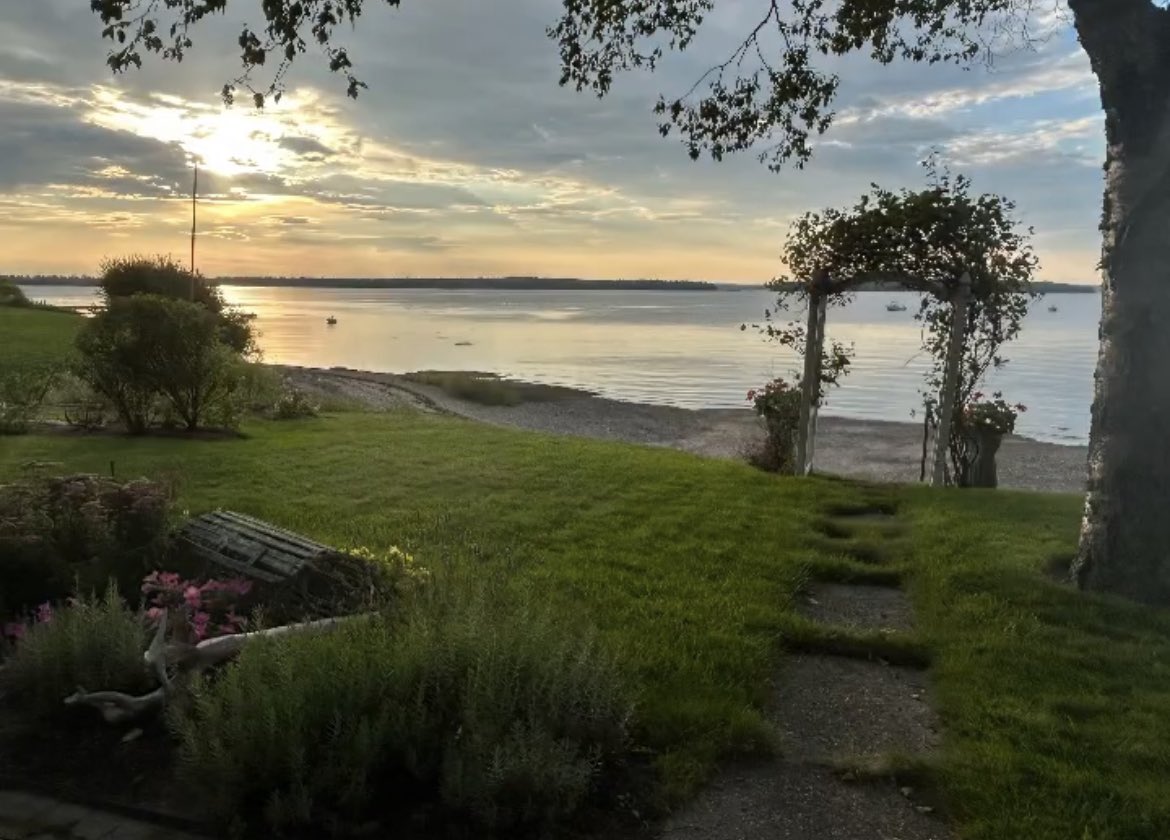 SantinaLula's tweet image. Sweet dreams #Maine #harpswell