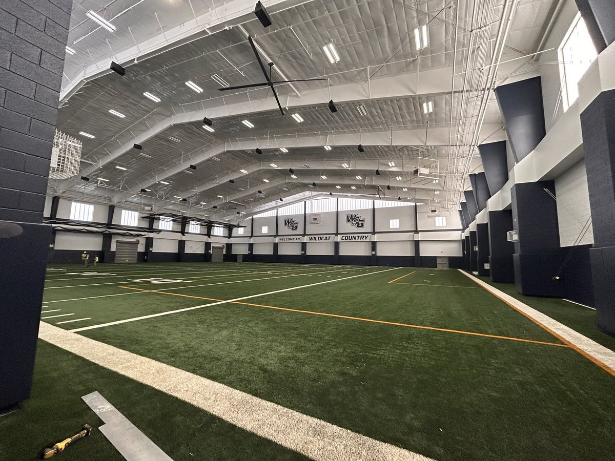 JoePompliano's tweet photo. Walnut Grove High School just opened in Prosper, Texas, and the facilities are better than some D1 colleges 😳

(📷: @MaxPreps) https://t.co/QigXj1Tf0u
