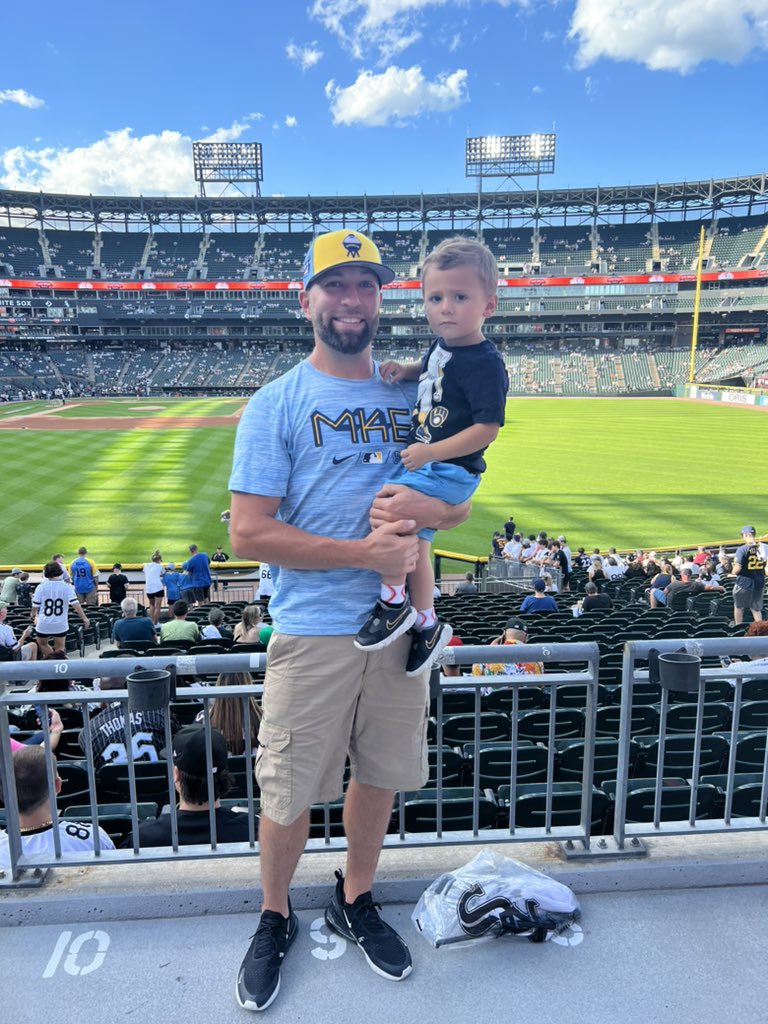 Double_HTown's tweet photo. @Brewers fans invade Chicago! #ThisIsMyCre https://t.co/0vHMU97cOM