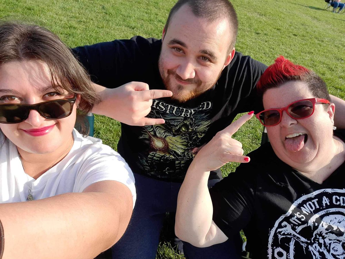 GamerMom1969's tweet photo. Enjoying our Disturbed/Breaking Benjamin/Jinjer concert! 😎🤘🏻 https://t.co/5hWnqs9JFl