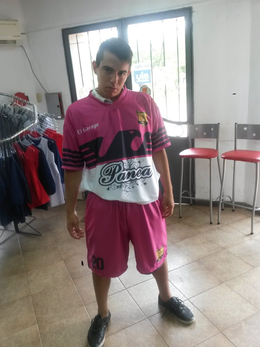 esexeneise's tweet photo. ella: sos pelotudo? 

yo recontra boludo mal: https://t.co/sOFTZ5FjlH