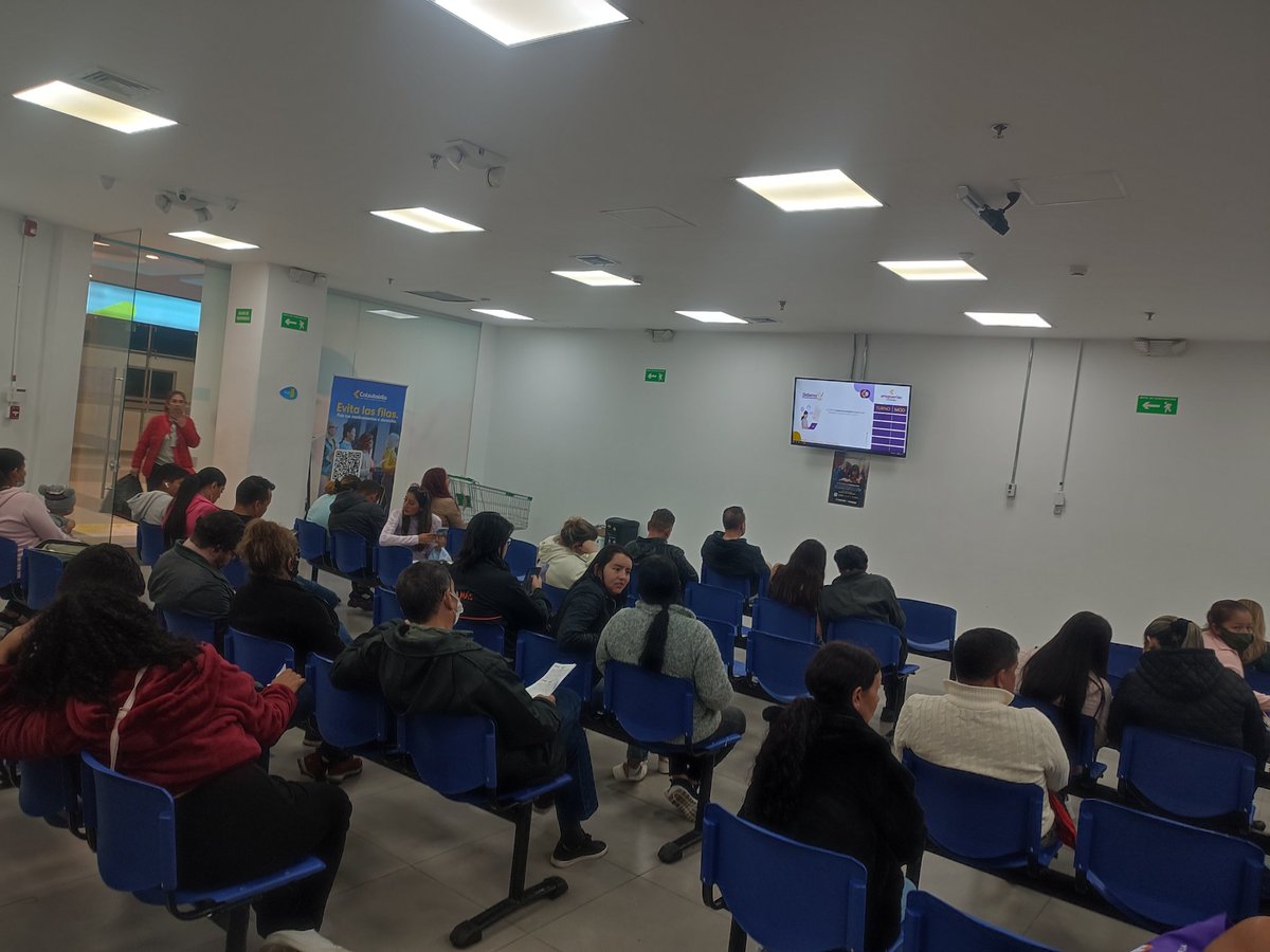 Andreitabareno's tweet photo. Queda claro, lamentablemente, que el derecho fundamental a la salud también se vulnera con la prestación de un deficiente servicio. El fin es que nos entreguen, con educación y sin estar sometidos a una larga espera,
los medicamentos a los usuarios. https://t.co/svrXl8Kk3i