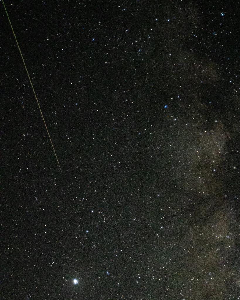 Asosyalcad's tweet photo. Persoid Meteor yağmuru, Ankara.

📸: Alp Eren Kaya

#meteor #MeteorShower #SonDakika #persoid https://t.co/2VkzHozHLm