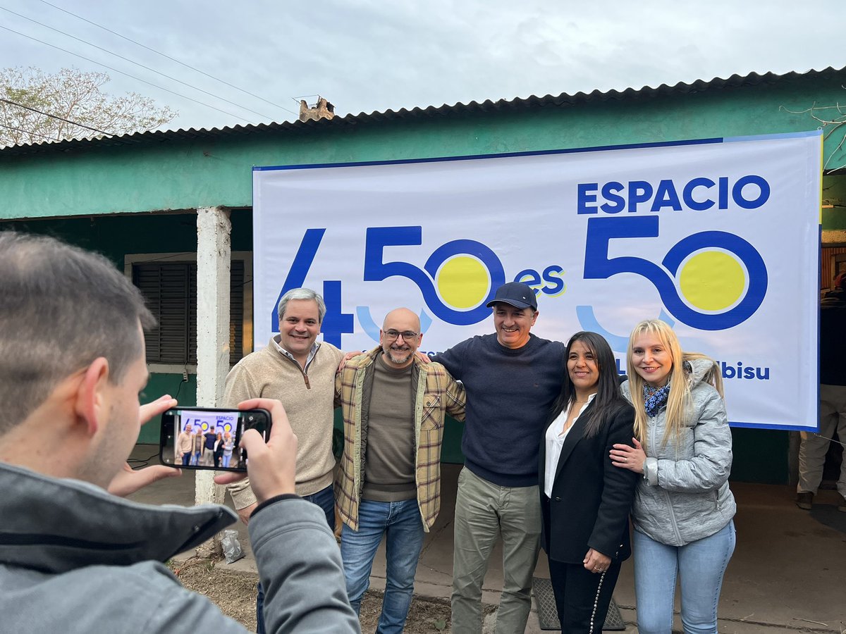 CarlosAlbisu's tweet photo. Acompañamos a diferentes listas del Espacio 50 en barrios Burton y Manuel Oribe, donde los vecinos se acercaron para hacernos planteos sobre la problemática que viven por una intendencia ausente lamentablemente.
¡Estamos trabajando para cambiar esto!
@Lista50 https://t.co/0sk9Uhv9gs