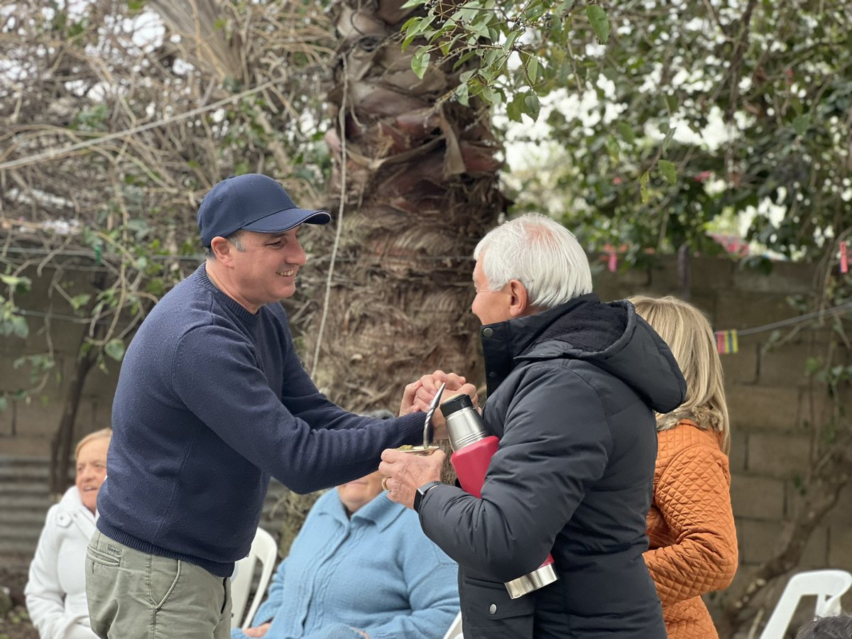 CarlosAlbisu's tweet photo. Acompañamos a diferentes listas del Espacio 50 en barrios Burton y Manuel Oribe, donde los vecinos se acercaron para hacernos planteos sobre la problemática que viven por una intendencia ausente lamentablemente.
¡Estamos trabajando para cambiar esto!
@Lista50 https://t.co/0sk9Uhv9gs