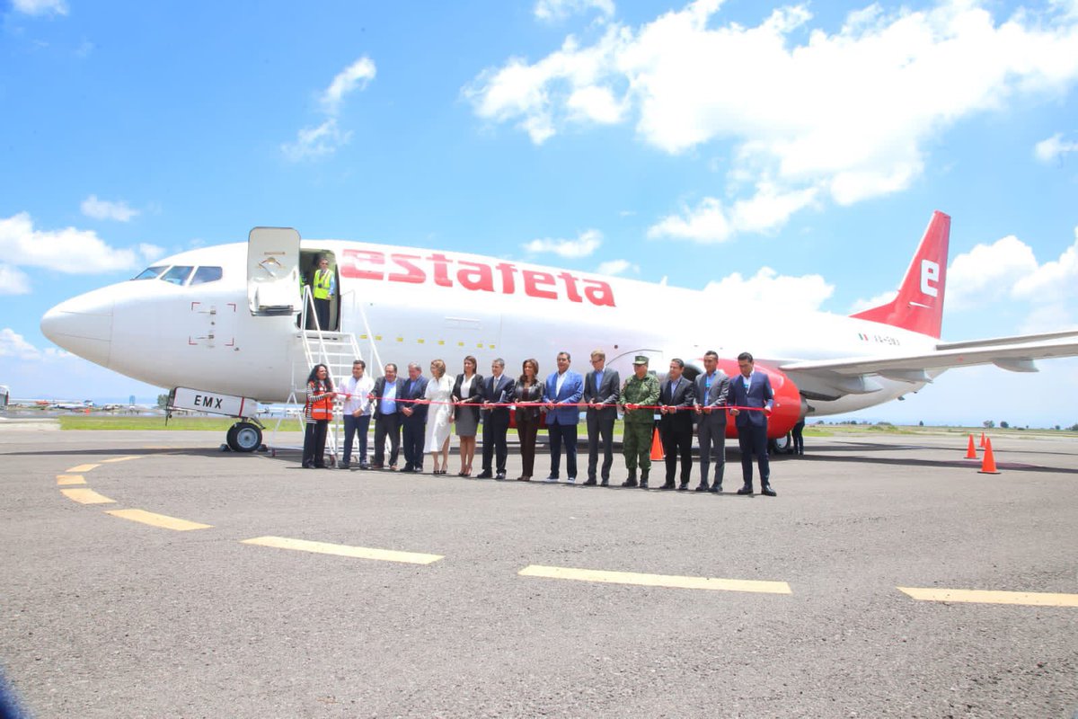 SkystoreMx's tweet photo. #SkyAlDía Con el tradicional bautizo,  #estafeta inicia operaciones en el Aeropuerto Internacional de Puebla con dos vuelos diarios para mover carga del Norte del país a #Puebla y de la entidad hacia todo el sur del país. https://t.co/lqP9WnYs27