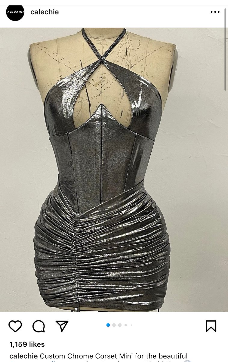 blixberrie's tweet photo. It’s nice to see Summer Walker in a copy of my own design from a stylist who fucking follows my brand 😡

Nothing to do with her btw and everything to do with Antonio Tyler and Calechie. Did you show them a pic of my dress and say “do this exact thing, no changes”? Prick https://t.co/1EwubwzXsE