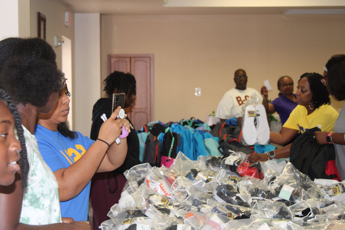 MsBrownJHS's tweet photo. Thank you @VanAyresHCPS and @HCPSBoard for supporting the Lambda Theta Sigma chapter of Sigma Gamma Rho Sorority, Inc. &amp; Allen Temple AME’s back to school bash! We provided 100s of brand new shoes and school supplies to families. https://t.co/m7KTqfgSIu