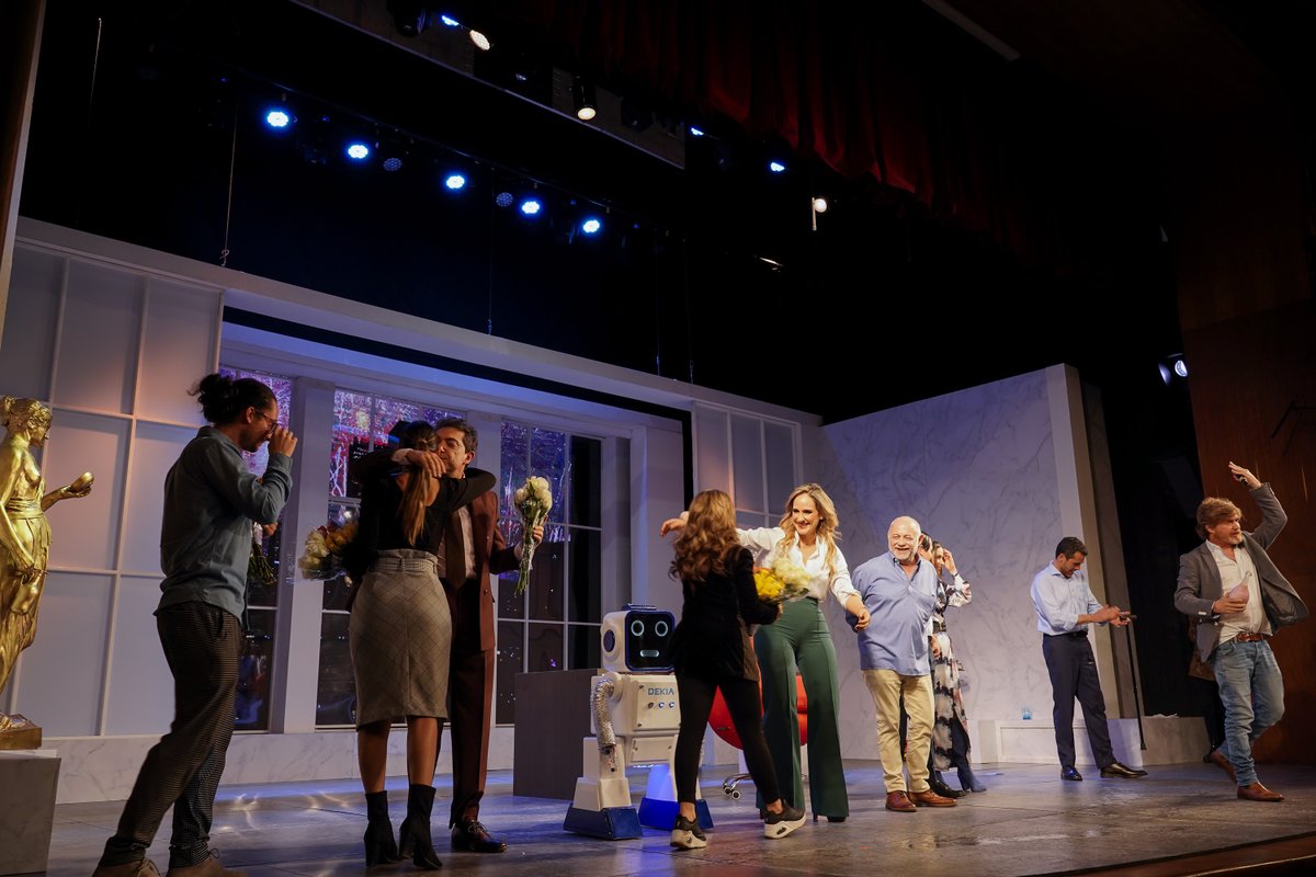 fteatronacional's tweet photo. Un éxito total el estreno de #ElMétodo junto a un gran elenco que nos presentó una comedia sobre la competencia laboral fuera de lo común.

¡Inició la competencia y que quede el mejor! 🏆
🗓️Jueves a domingo | #TeatroNacionalLaCastellana
🎟️ en 𝗧𝗘𝗔𝗧𝗥𝗢𝗡𝗔𝗖𝗜𝗢𝗡𝗔𝗟.𝗖𝗢 https://t.co/H6k1eQioA8