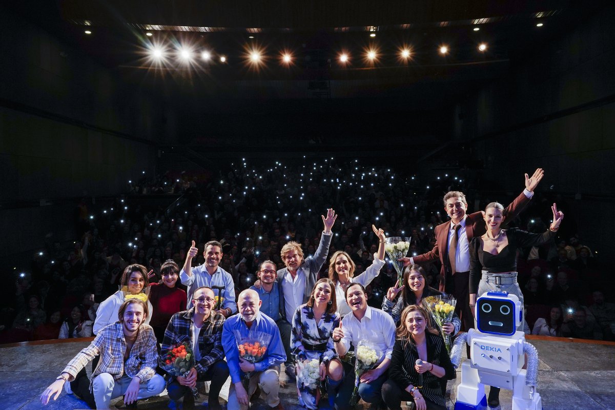 fteatronacional's tweet photo. Un éxito total el estreno de #ElMétodo junto a un gran elenco que nos presentó una comedia sobre la competencia laboral fuera de lo común.

¡Inició la competencia y que quede el mejor! 🏆
🗓️Jueves a domingo | #TeatroNacionalLaCastellana
🎟️ en 𝗧𝗘𝗔𝗧𝗥𝗢𝗡𝗔𝗖𝗜𝗢𝗡𝗔𝗟.𝗖𝗢 https://t.co/H6k1eQioA8