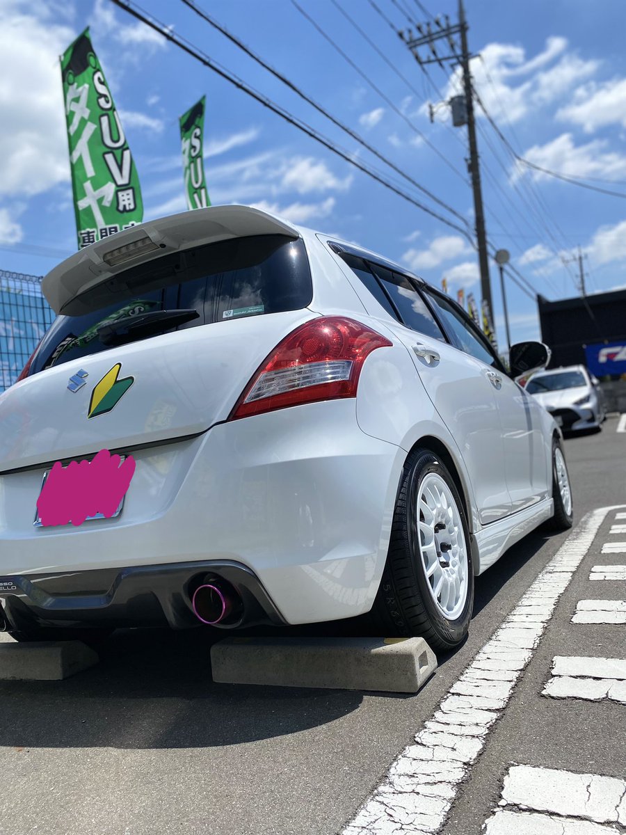 R4L72046's tweet photo. エンケイのrc-g5を装着しました!!
多分好き嫌い別れると思うけど、
やっぱめちゃくちゃかっこいい!!
絶対グラベルとか雪とか似合いそう!!
#スズキ
#スイフトスポーツ
#zc32s
#ENKEI
#rcg5 https://t.co/8CzkIRCsVy