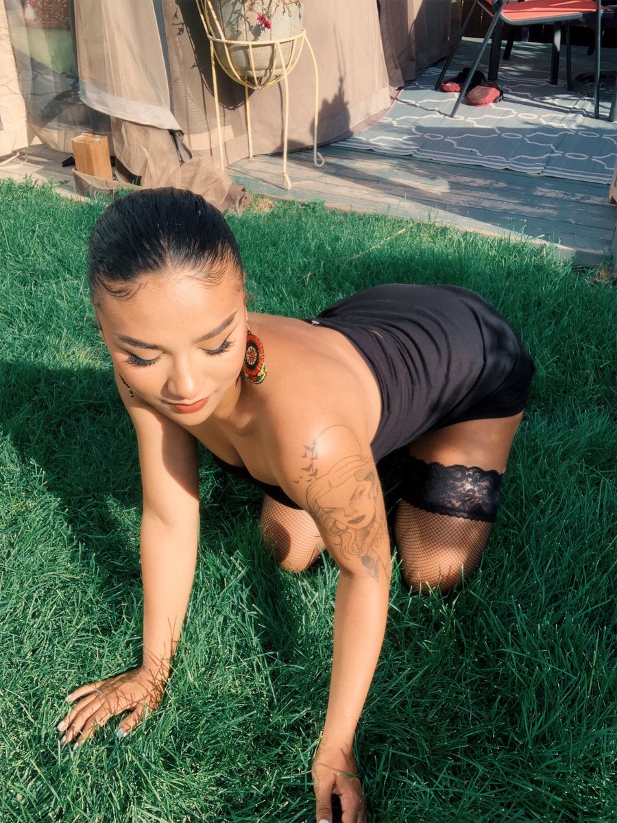 cleo_cobra's tweet photo. Oh no I dropped something 🍑

#onlyfans #onlyfansmodel #onlyfansblack #ebony #artsynudes #nsfw_twt #nsfw_acc #NSFW #blackwoman #blackonlyfanscreator #onlyfanscreator https://t.co/Gu90F9iwQN