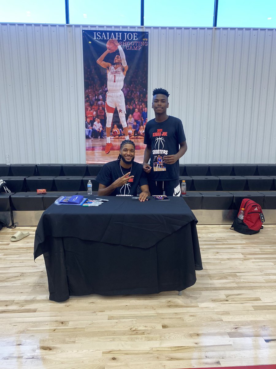 JavariousR's tweet photo. had a great time at the camp! thank you for teaching and helping me move forward as a guard! @KevinMoses38 @big73miller @JoeyMcGuireTTU @JayhawkTweets08 https://t.co/yd7OCB5qca