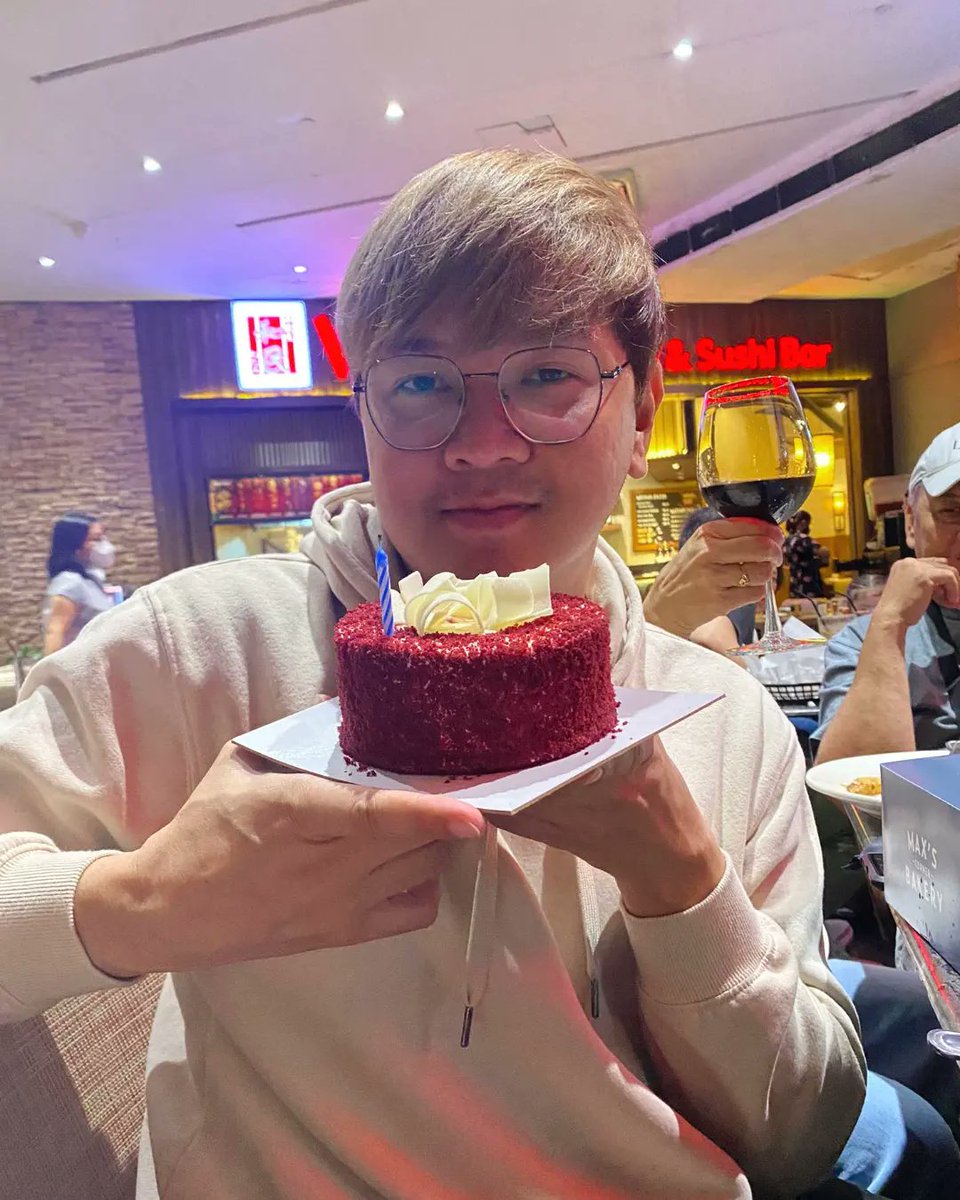 seaaa_lion_'s tweet photo. LEVEL 32 UNLOCKED! A day well spent with friends and family! Pasok na ako sa Daddy category lol! ☺️🎂🍾

#HappyBirthdayToMe #LeoThings
#AugustBaby https://t.co/3KHOJ7aX5i