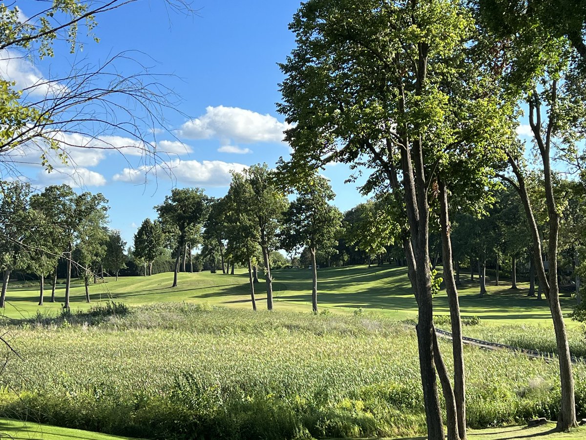 Refreshments after a beautiful day of golf! #TeamSmith