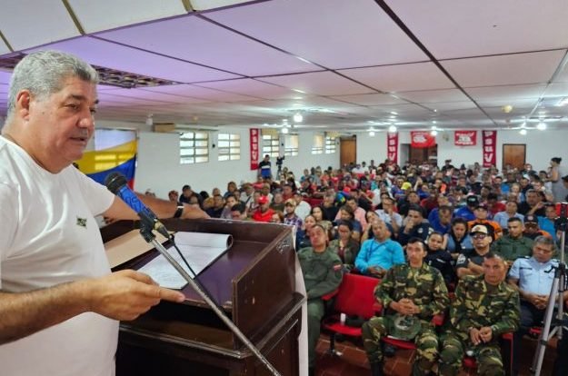 Apure | PSUV realizó el exitoso Foro «Venezuela en el Nuevo Orden Geopolítico Mundial» en Guasdualito
goo.su/moWZ5c

#JóvenesValientes