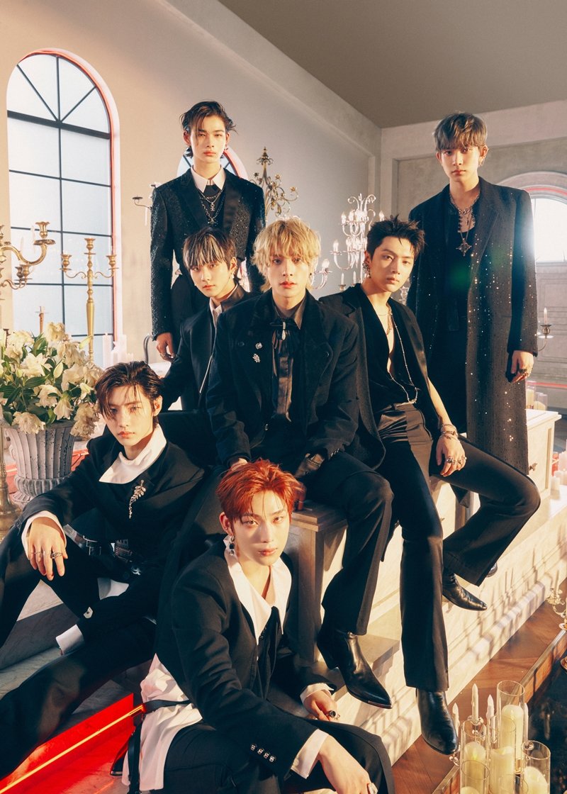 According to <a href="/HITSDD/">HITS</a> 'Dark Blood' by <a href="/ENHYPEN/">ENHYPEN OFFICIAL</a> is currently the 4th Best-Selling K-pop Album in the U.S. this year with a total of 322K units sold!🔥🥳

#DARKBLOOD #ENHYPEN #엔하이픈 <a href="/ENHYPEN_members/">ENHYPEN</a>