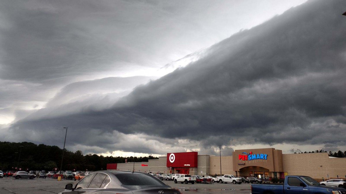 BJeswaldWRBL's tweet photo. Classic Shelf Cloud! “All taken in the Bradley Park area of Columbus, looking north.” Big Frank Dillard @_FrankDillard’s dad #gawx #shelfcloud #outflowwinds @NWSAtlanta @cnickelWRBL @NicolePhilli @KayleeBarbeeWx https://t.co/EmDNKbMS7p