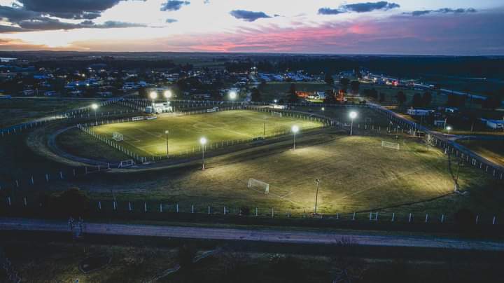 👷‍♀️Hoy inauguramos obras en el Complejo Deportivo "Ing. Julio Gregorio Aznarez", en Pueblo Gregorio Aznarez.

👉Las mismas consisten en:

🚿Nuevos vestuarios
🎙️Cabinas de transmisión
💡Iluminación
🏟️Cancha alternativa

#MunicipioDeSolísGrande, apoyando el deporte todo el año