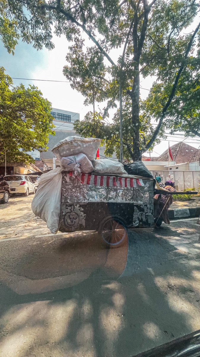 kozirama's tweet photo. Memang kita belum sepenuhnya merdeka. https://t.co/ZeWioEf8eM