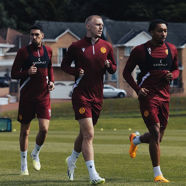 arsenal_loans's tweet photo. 🚨🇩🇰 Motherwell boss: "He [Mika] has trained the tail end of last week, he got two sessions in, and he has trained this week as well. I am fairly certain that he pushes himself into the reckoning of at least being involved in the squad.”

Lineups in 30 MINS

#afc #arsenal #MOTHIB https://t.co/1cQnLjrzWN