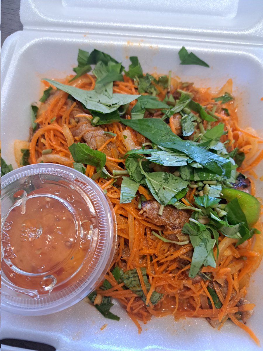 JennyAstello's tweet photo. @ReelzChannel Thai beef salad, Thai prawn and pork rice bowl, and Tamarindo mussels for the fam. ❤️ Oh, and sesame oolong tea ☕️ #OPNation #OPLive #OnPatrolLive #OPLiveSnacks @OfficialOPLive https://t.co/gJYrbpUPjd