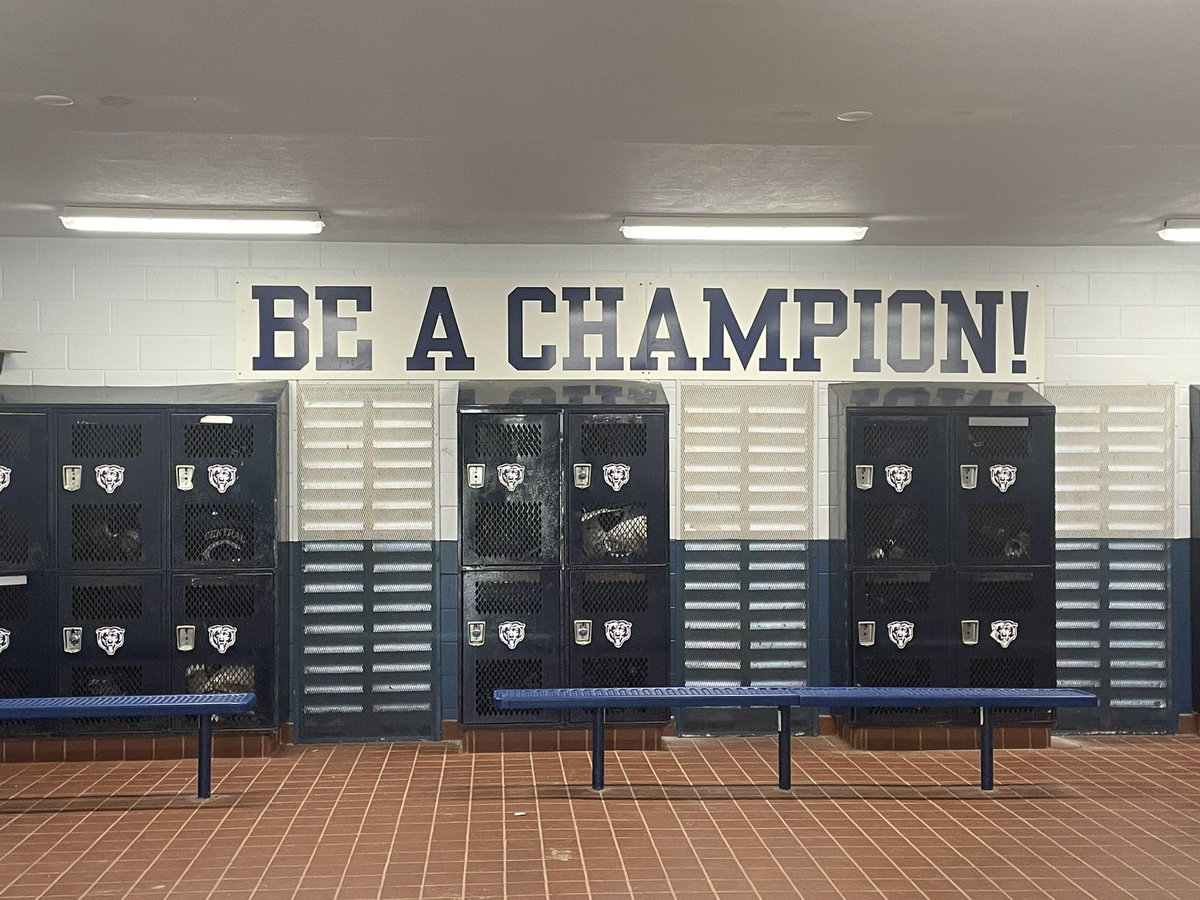 CHSBearsFB's tweet photo. Good work last night in our Blue/White scrimmage. On to the Kickoff Classic game Thursday 7:30 pm at home vs Fivay. 
Locker room updates are complete. Looking forward to a great season.
WE ARE CENTRAL https://t.co/5mvOGFzxs1