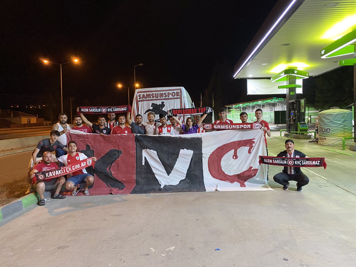 Armanın peşinde ömründen verircesine.Sezonun ilk deplasmanı Sivas… Geliyoruz! 🔴⚪️⚫️

#Ultras #Awayday #Always #Tribün #Deplase