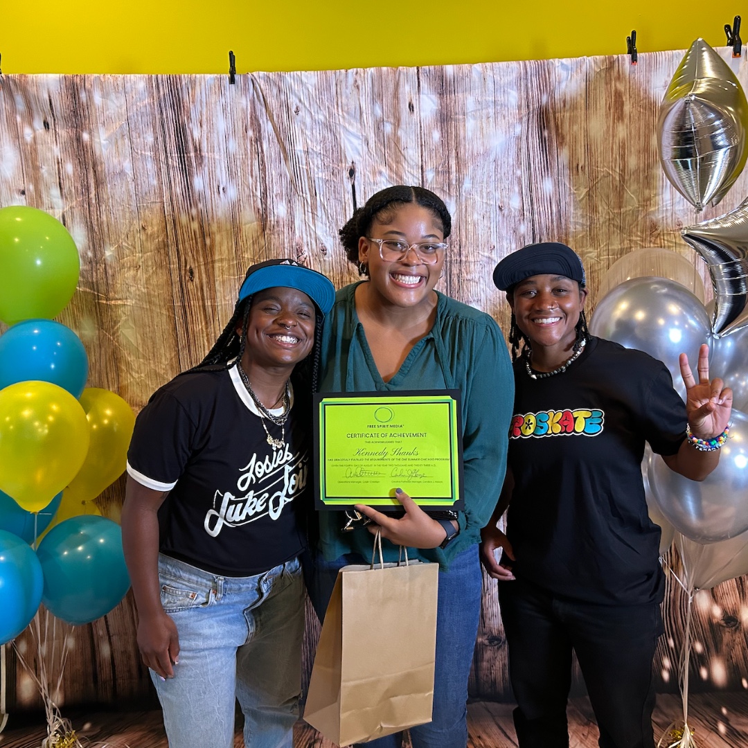 party_noire's tweet photo. Congrats to our summer intern Kennedy for earning her One Summer Chicago certificate of achievement + for showing out for her presentation on working with us this summer! Send her love + complete our inquiry forms if you're interested in working with us! https://t.co/gNCG5EPnNQ https://t.co/etpBmUAGIz