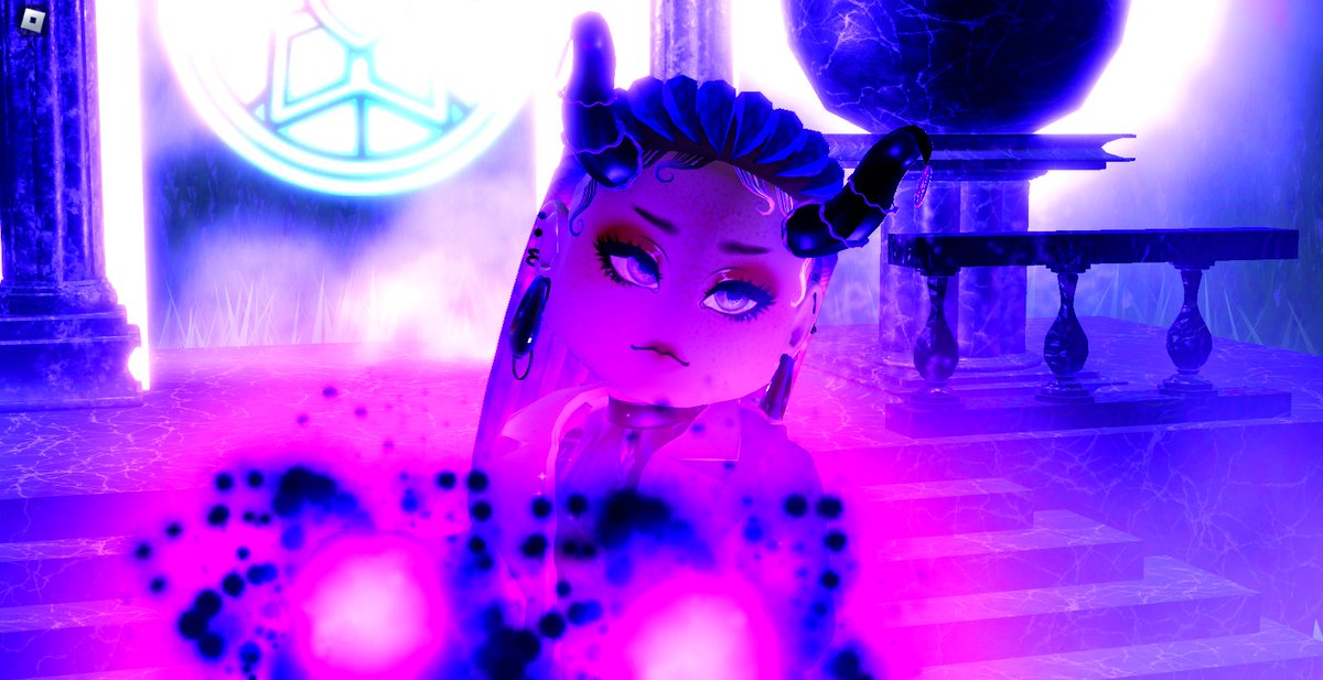 wuvwvwh2's tweet photo. Clarie likes to play with dark magic, esspecialy when it's forbidden😊
#Royalehigh #royalehighnewschool https://t.co/2PETozJvx1