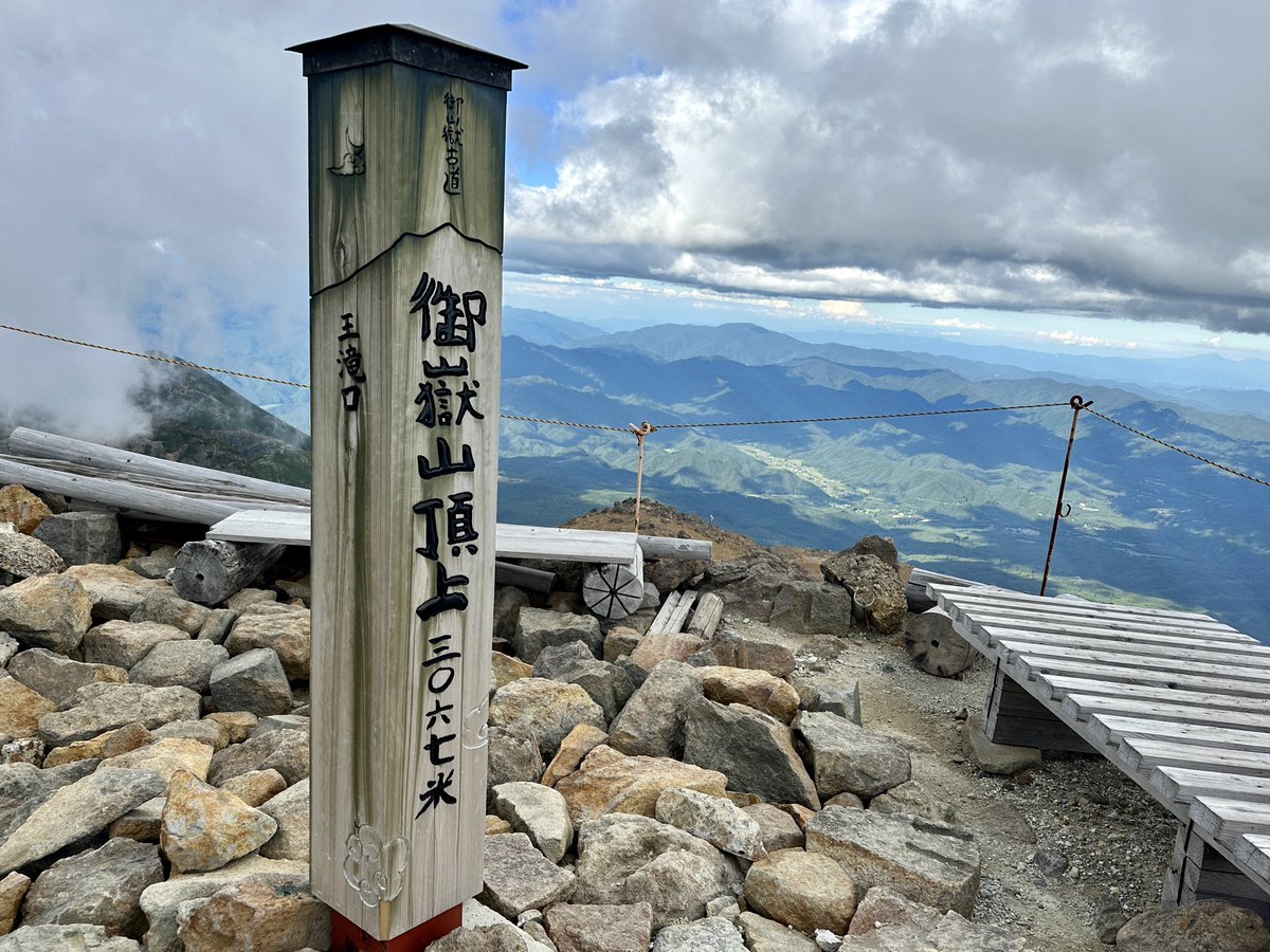 yoshi_9672's tweet photo. 御嶽山に行ってきました⛰️
#ヤマスタ山の日 https://t.co/CQXNYug2Q5