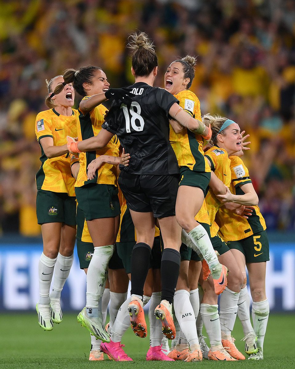 MFWitches's tweet image. Let me tell you a story about being a sporty woman in Australia today.

And why it’s relevant to the #Matildas win. 

This story started when I was 2 years old and my grandpa registered my younger brother for membership of a football club after his birth … but didn’t do this for…