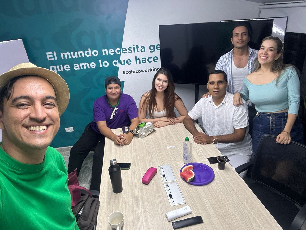 JavierCastroM1's tweet photo. Mi club  Rotaract, foto de la reunión de hoy 💙 https://t.co/qYFmxoXfed