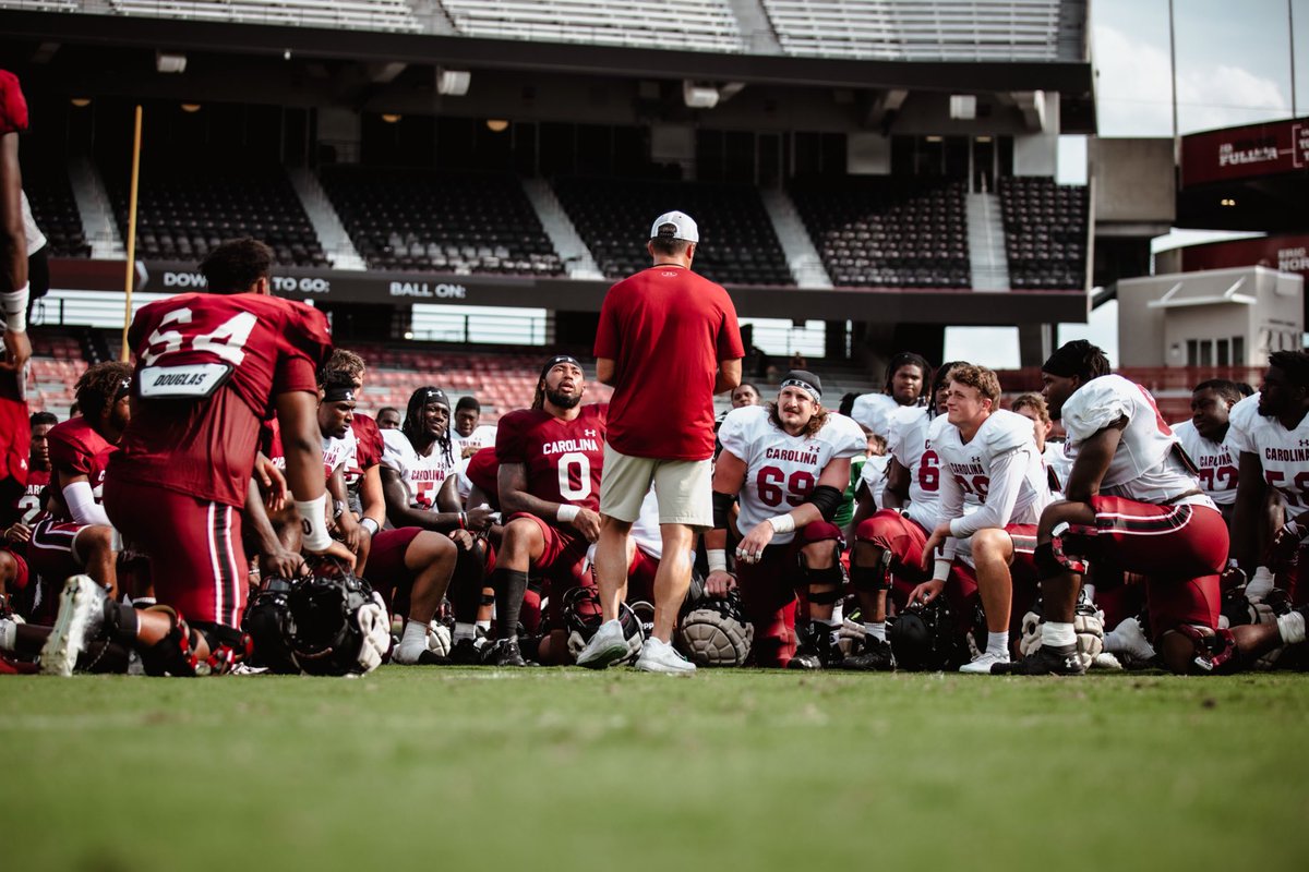 CoachSBeamer's tweet photo. Amazing day back in Williams-Brice !!

These guys WORK!! 🤙🏻 https://t.co/Pr1Mqhw9fl