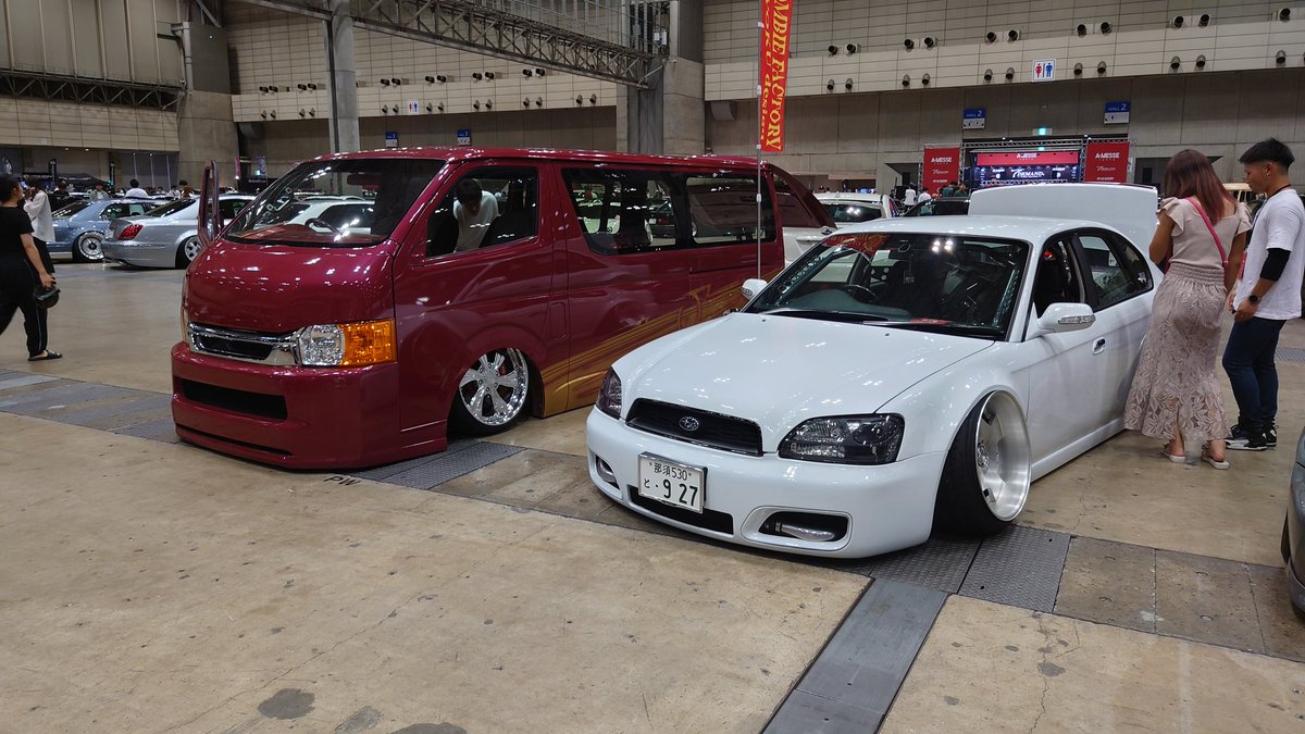 A-MESSE、カスタムCARのカバーカーの隣でございます！