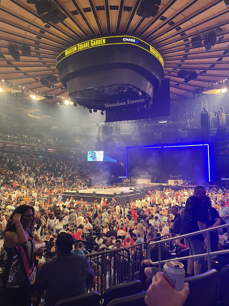 The <a href="/LionelRichie/">Lionel Richie</a> concert at MSG was just postponed due to inclement weather. #madisonsquaregarden