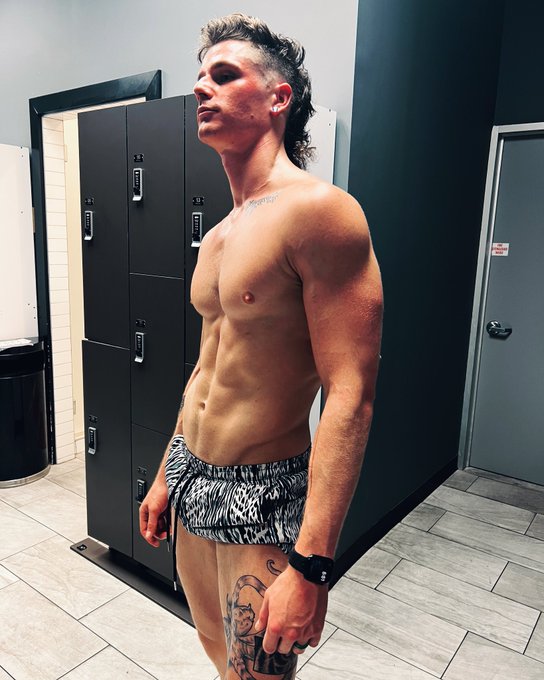 Watch Travis's leaked NSFW photo on TwXstars