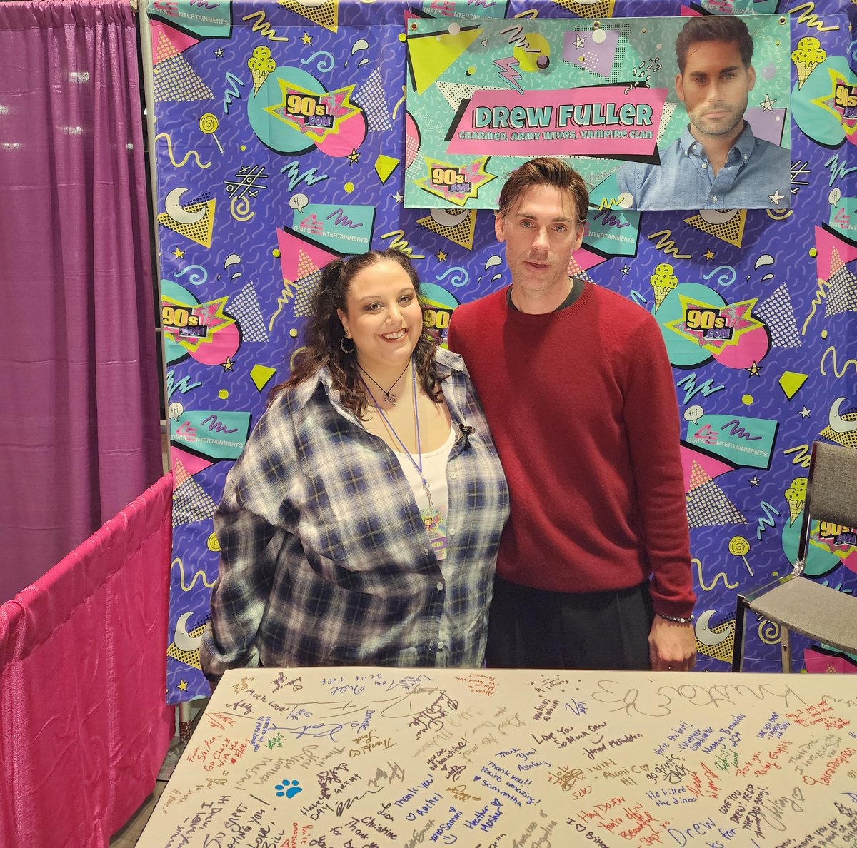 LaurenAF87's tweet photo. In honor of the #hohwatchparty, here's a lovely throwback of @drewfuller and I at #90scon 

I am fully aware he looks pained while taking this photo with me and it makes me laugh every single time. @thehohpod https://t.co/9Yyu88MwYX