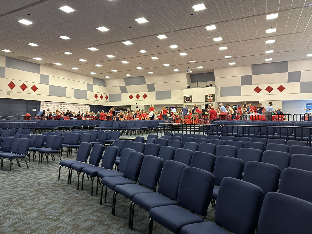 CoachRamirezGO's tweet photo. Empty chairs will be filled on Monday with Great Oak students for first day of school. Until then, we welcomed back the Great Oak staff on Thursday with a bacon/sausage/chorizo breakfast and GREAT professional development day! #20yearsofSPIRIT https://t.co/C4y8G17WCX