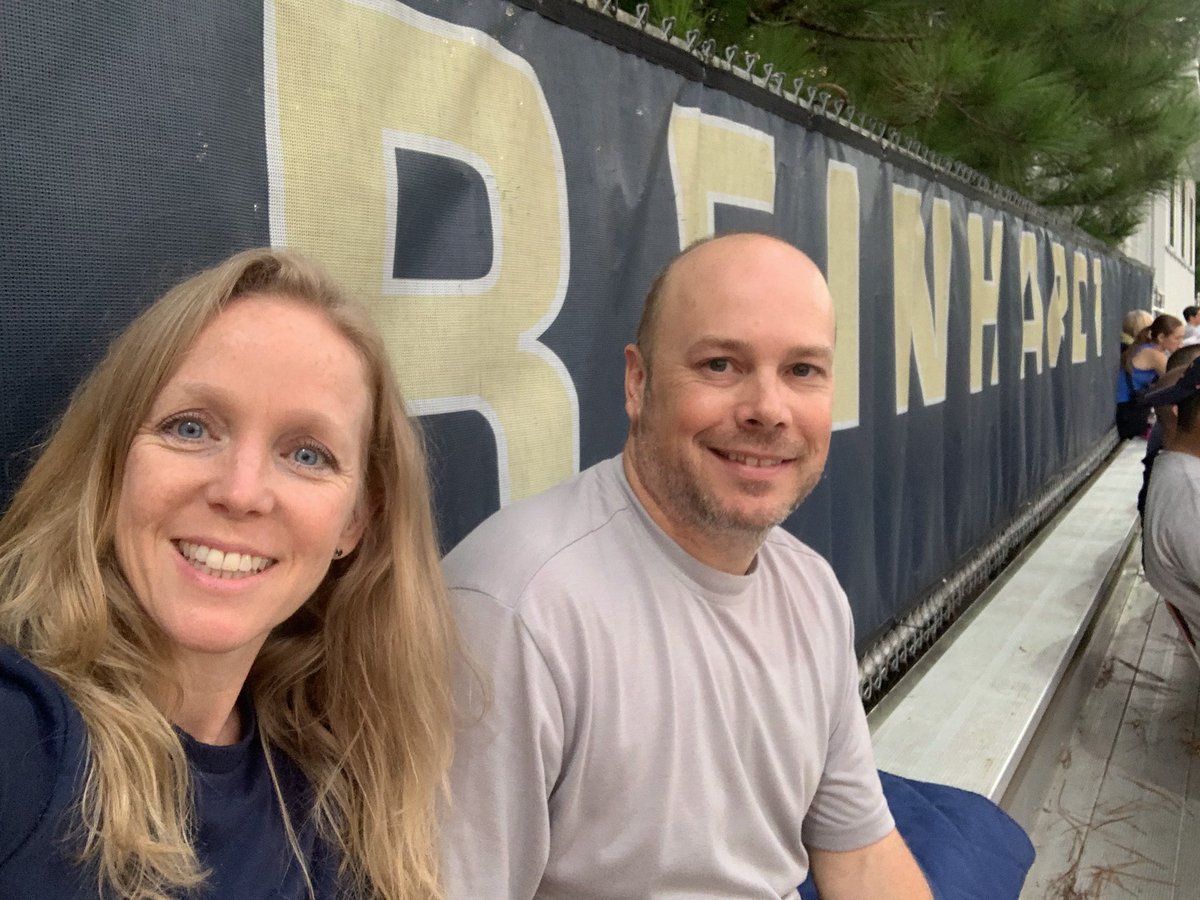 MLB2MLR's tweet photo. Happy, proud parents. (The snack bag is out of picture.😆) #Thishumiditythough https://t.co/u9Sx6lI1xc
