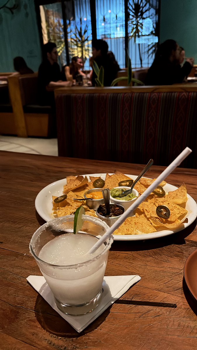 ruanmoura__'s tweet image. Vim pra um date comigo mesmo