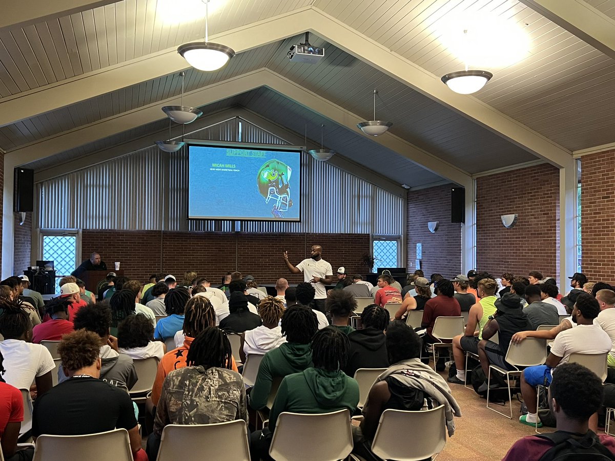 CoachFilli's tweet image. Huge Thanks to @Coachm_m for the powerful message tonight!

#QuakerStyle

✊