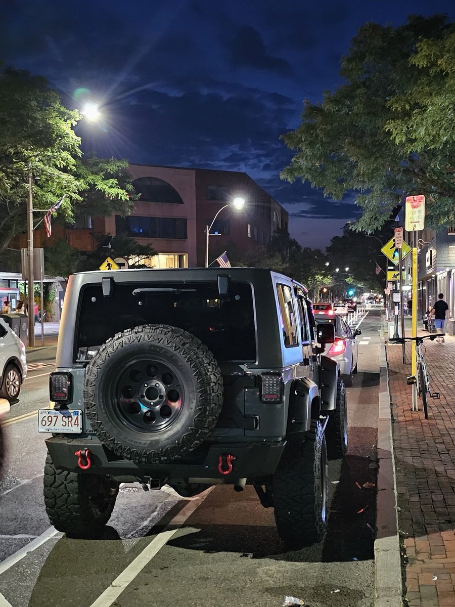 jpaul156's tweet photo. Looks like the bike lane at Davis Square is parking zone @jake4somerville. Can we get some enforcement here? https://t.co/L9T3ubTjqm