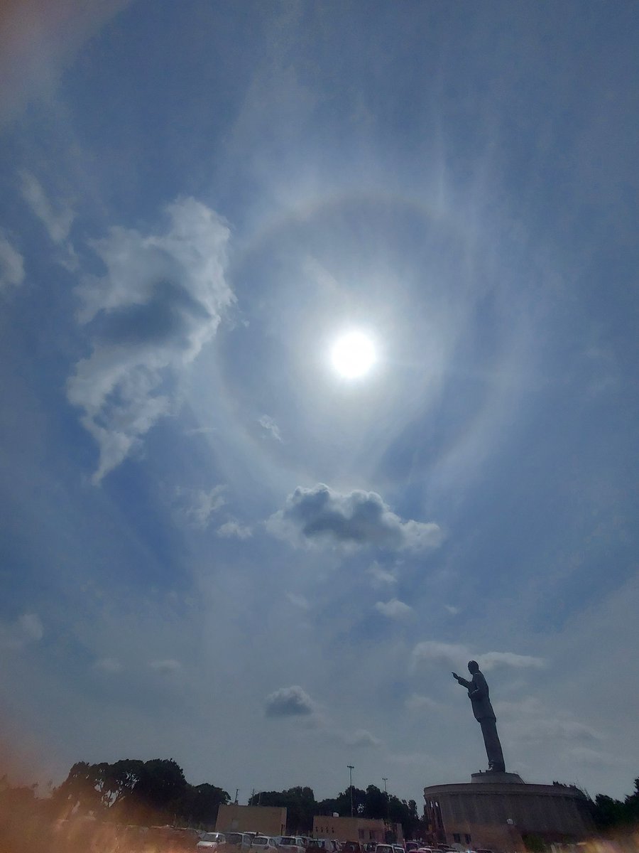 YounusFarhaan's tweet photo. A 22° halo around the Sun - Hyderabad 
Ring Of Light... #halosun
@HiHyderabad @arvindkumar_ias @DonitaJose @KalyaniMuktevi @VaSeemsReal @kkmohan73 @Rajani_Weather @Hydbeatdotcom #Hyderabad #Telangana #photo @nalrag @nuts2406 @Ilovehyderabad @NaveenAchari @RaoKavitha #sunhalo https://t.co/g5Q7h4tkAd