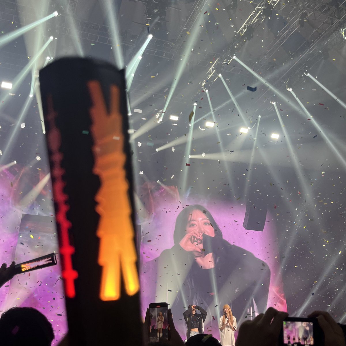 _cherryberry39's tweet photo. 넘 즐거웠던 핌둥이들의 첫콘서트 끝 !
이만 .. 전 .. 휴가를 .. 
아쉽게도 첫콘만 일정이 되어서 ㅜ
그치만 앞으로 볼 날은 많으니까 🥹 https://t.co/YuDET5k9qD