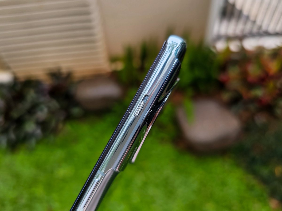 sondesix's tweet image. The alert slider is one of the most helpful hardware features on a smartphone.

It can also act as a great fidget tool.